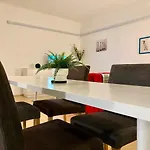 Apartment Urban Marvel Retro *