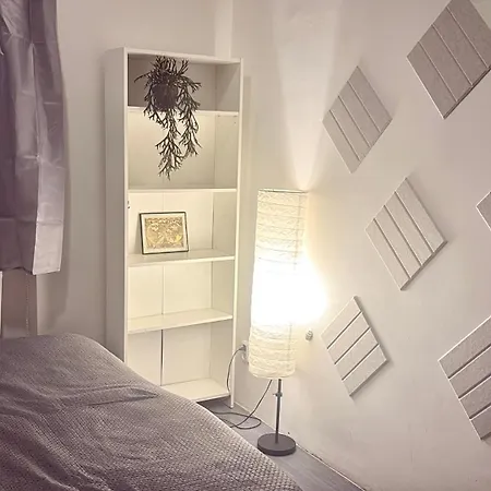 Urban Marvel Retro Apartment *